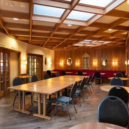 因特拉肯克雷布斯酒店 酒店