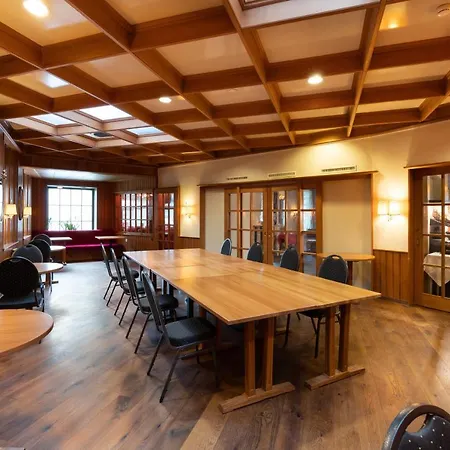 因特拉肯克雷布斯酒店 酒店